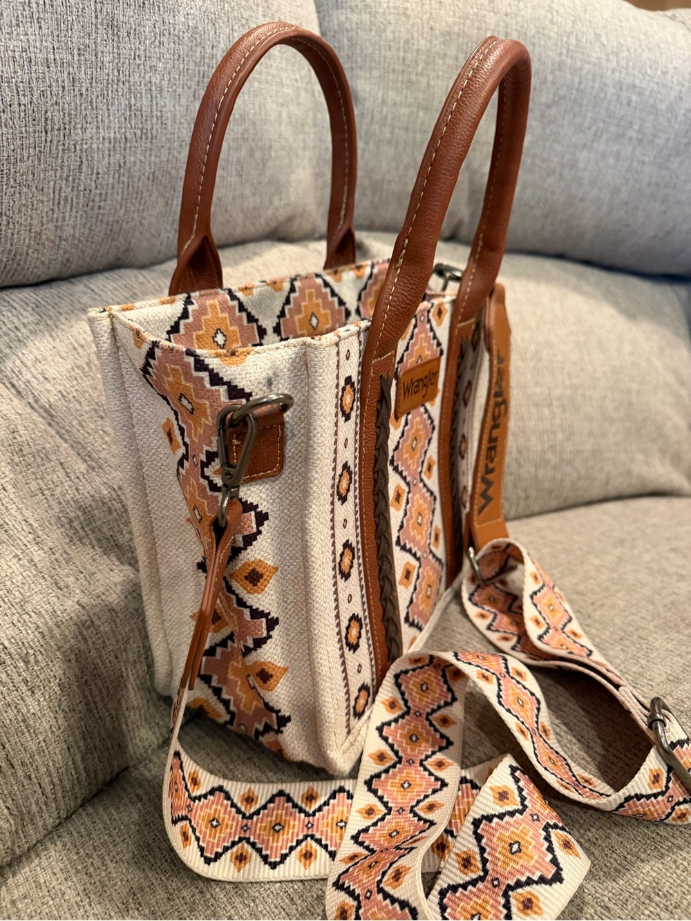 Wrangler Aztec Patterned Canvas Crossbody Bag in Cream and Tan - Picture 3 of 12